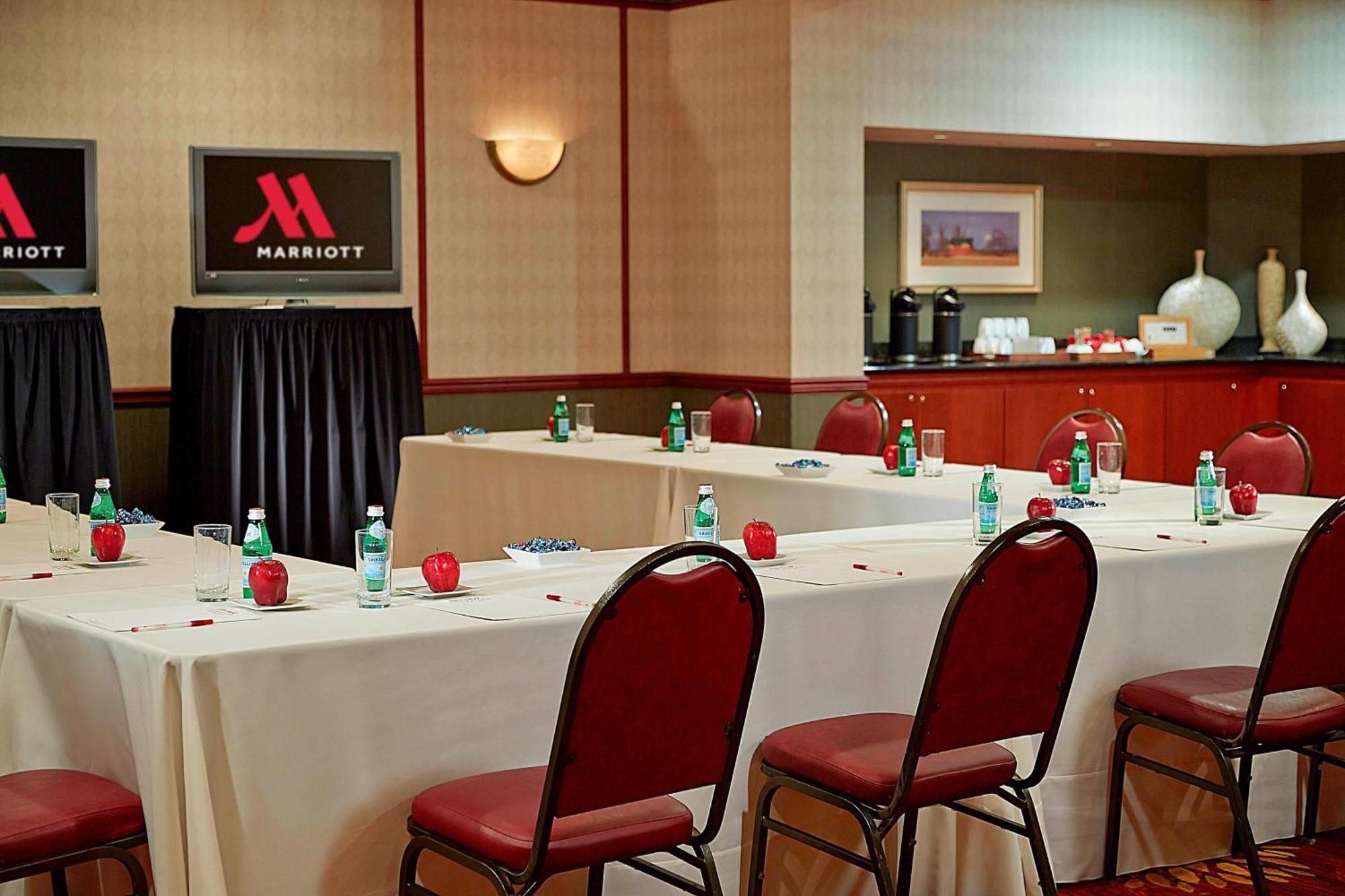 Hotel Marriott Hartford/Windsor Airport Esterno foto
